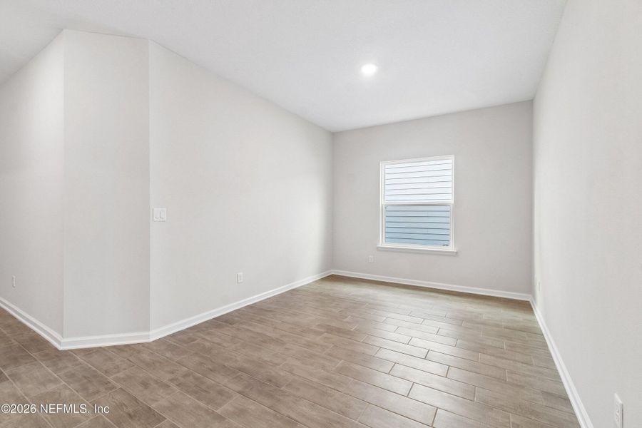Spacious, unfurnished interior of a new home in Tributary 50', Yulee (Image 15).