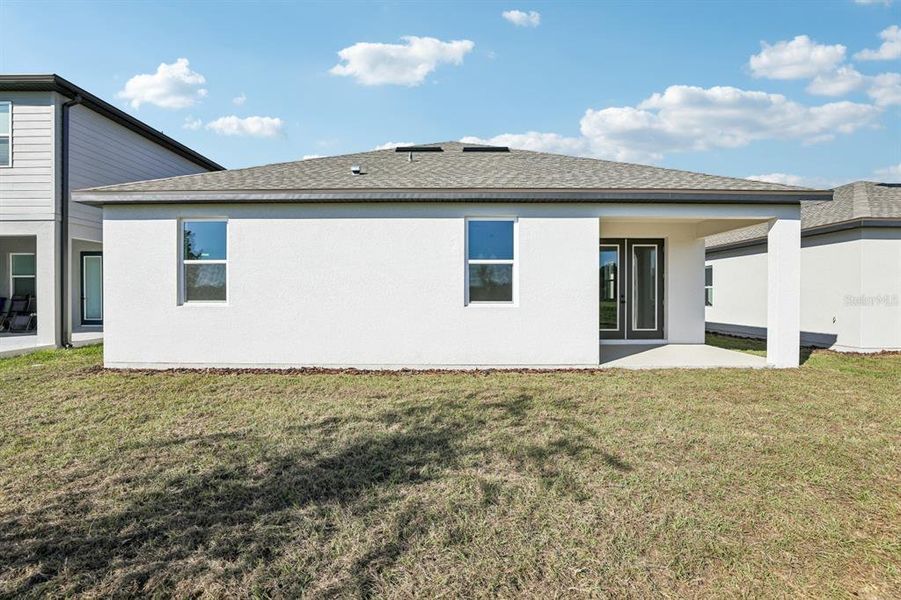 Exterior details and patio area of a home in Sunbrooke, St. Cloud (Image 25).