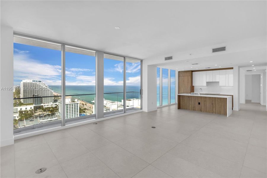 Spacious, unfurnished interior of a new home in , Fort Lauderdale (Image 16).