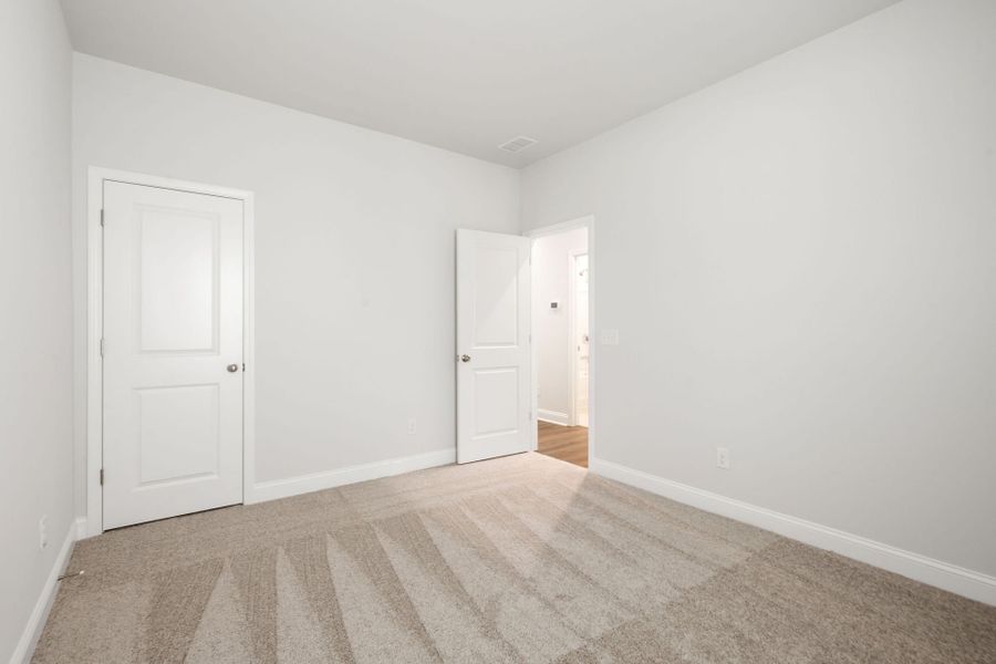 Spacious, unfurnished interior of a new home in Waterways, Richmond Hill (Image 28).