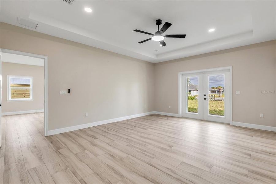 Spacious, unfurnished interior of a new home in , Oak Hill (Image 33).