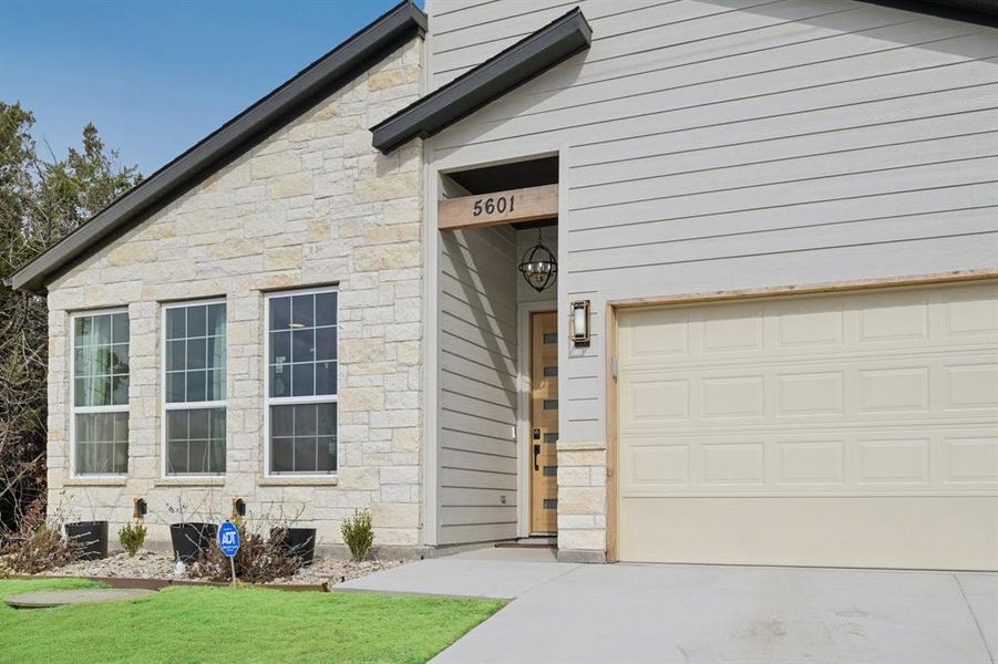 Exterior details and patio area of a home in , Granbury (Image 25).