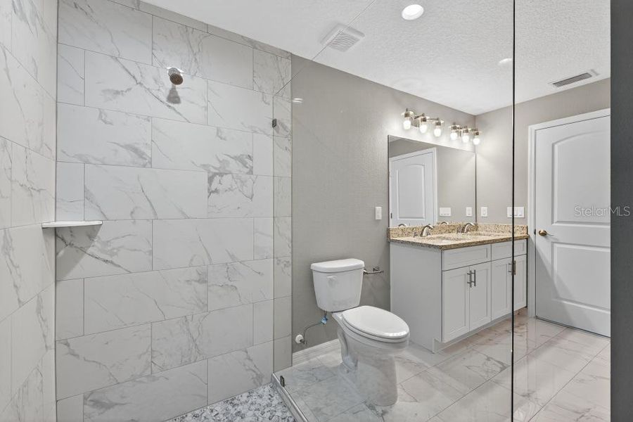 Furnished interior view inside a new home in , Ocklawaha (Image 14).