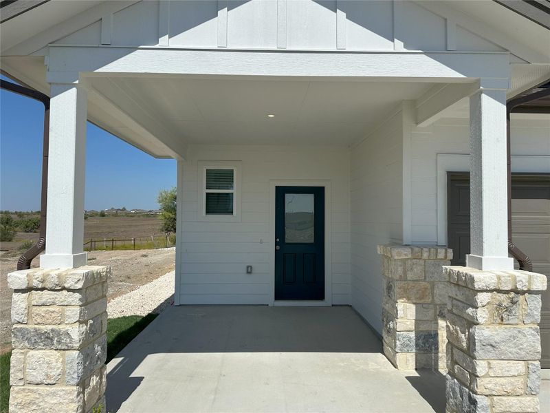 Exterior details and patio area of a home in Porter Country, Buda (Image 3).