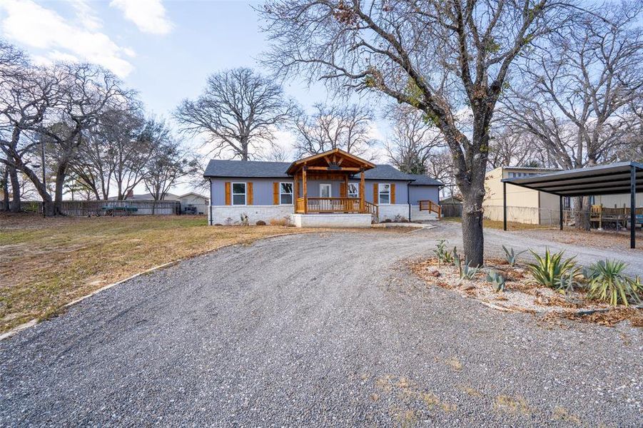 Exterior details and patio area of a home in , Comanche (Image 17).