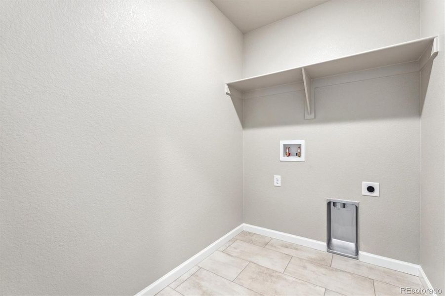 Spacious, unfurnished interior of a new home in Pintail Commons at Johnstown Village, Johnstown (Image 16).