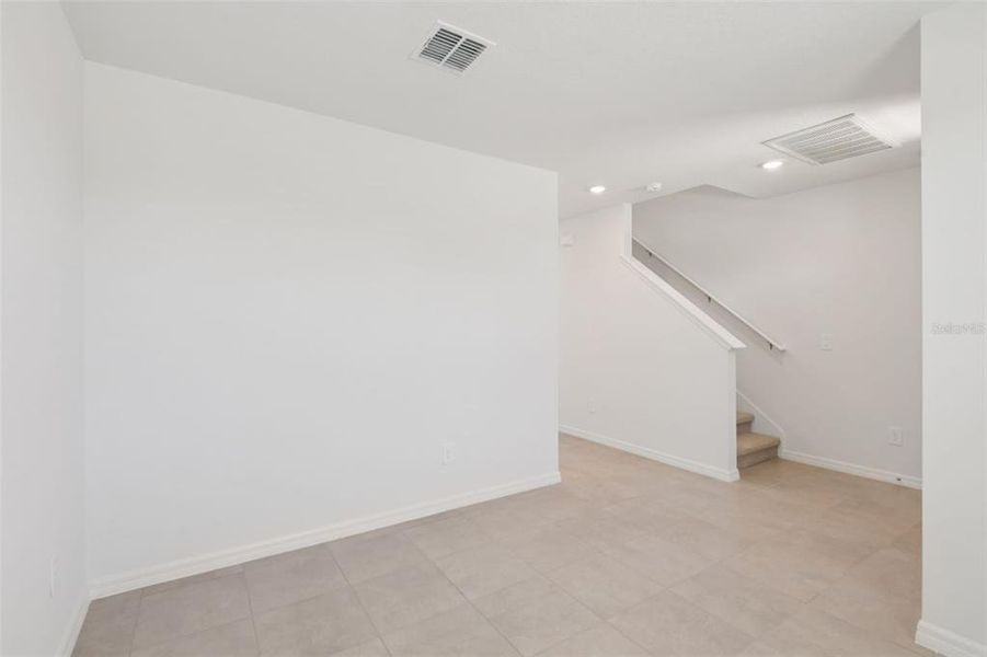 Spacious, unfurnished interior of a new home in Hilltop Vistas, Dade City (Image 23).