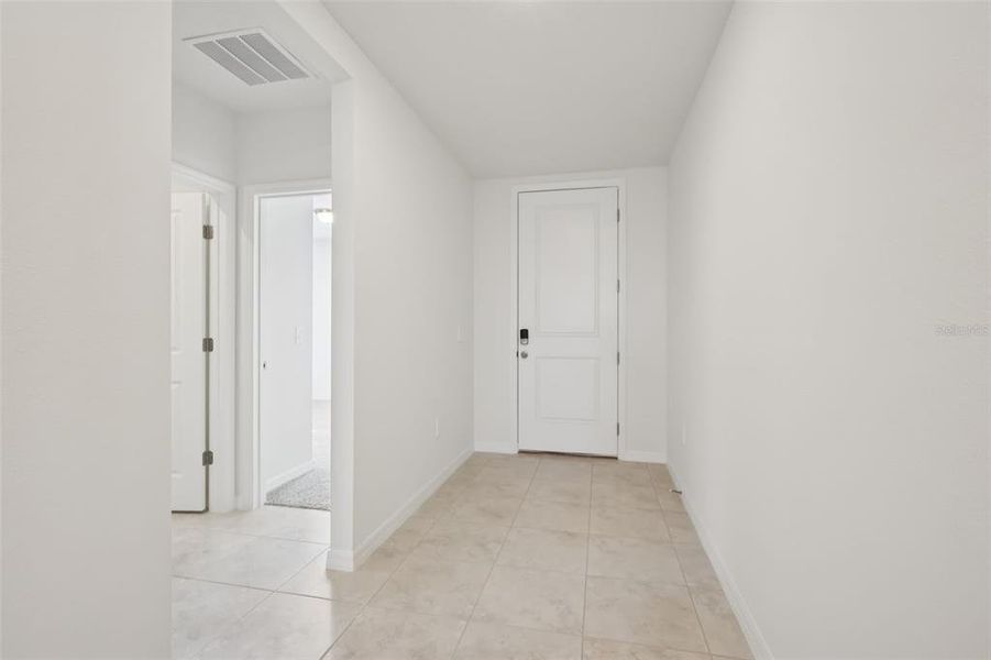 Spacious, unfurnished interior of a new home in Hamilton Bluff - Signature Series, Lake Hamilton (Image 17).