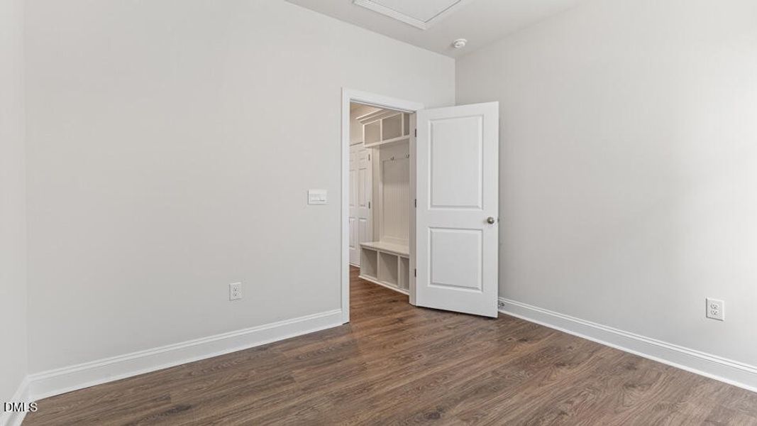 lot-218-sophie-f-508-lemon-daisy-ln-knig