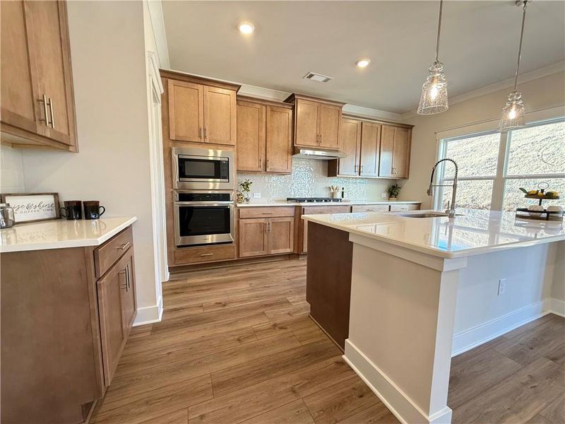 Furnished interior view inside a new home in Ponderosa Farms Manor, Gainesville (Image 11).