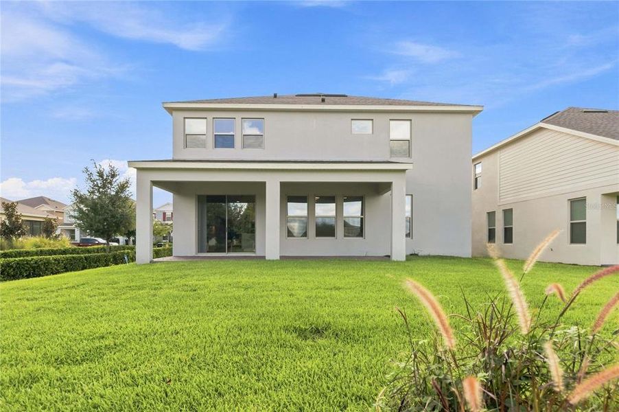 Exterior details and patio area of a home in , Winter Garden (Image 28).