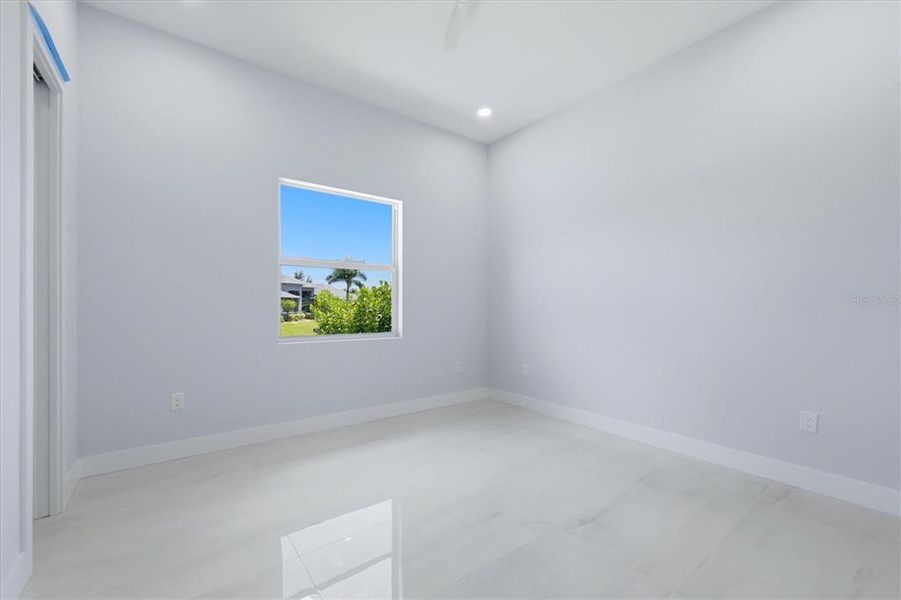 Spacious, unfurnished interior of a new home in , Port Charlotte (Image 18).