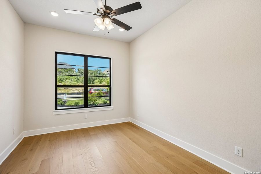 Spacious, unfurnished interior of a new home in Verandas at the Rim, San Antonio (Image 28). Spacious, unfurnished interior of a new home in Verandas at the Rim, San Antonio (Image 28).