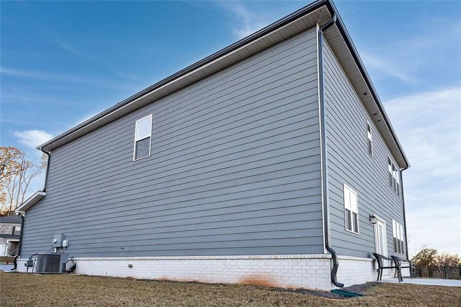 Exterior details and patio area of a home in Bedford Estates, Atlanta (Image 29).