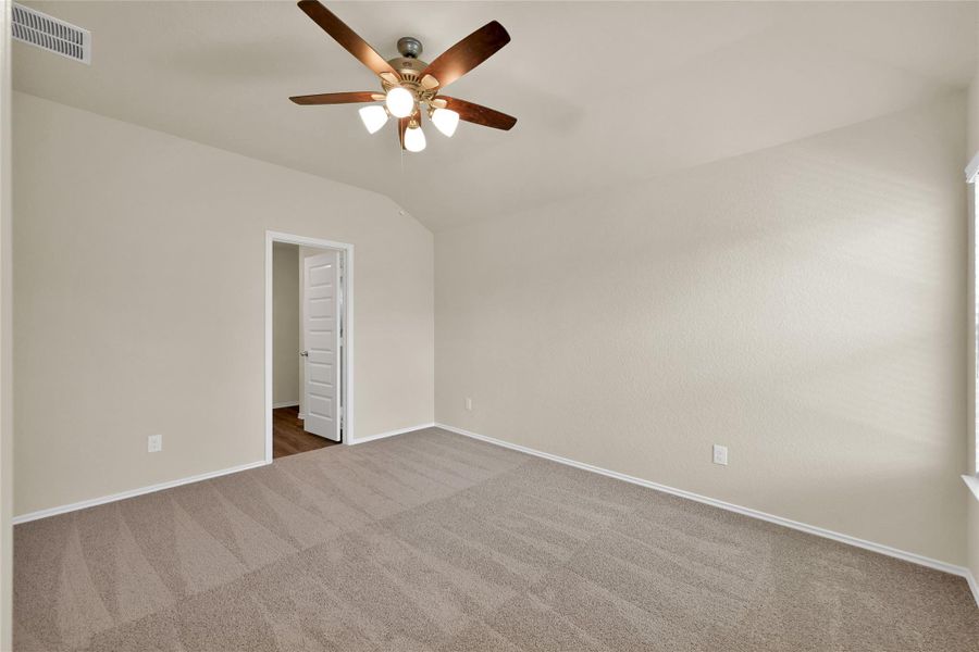 Spacious, unfurnished interior of a new home in Lakes at Black Oak, Magnolia (Image 31).