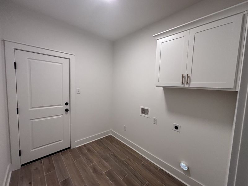 Spacious, unfurnished interior of a new home in Bird Song at Hammock Bay, Freeport (Image 22).