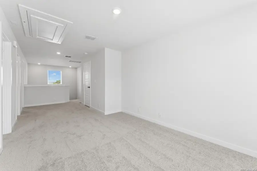 Spacious, unfurnished interior of a new home in , New Braunfels (Image 6).