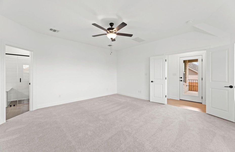 Spacious, unfurnished interior of a new home in Crescent Bluff, Georgetown (Image 19). Spacious, unfurnished interior of a new home in Crescent Bluff, Georgetown (Image 19).