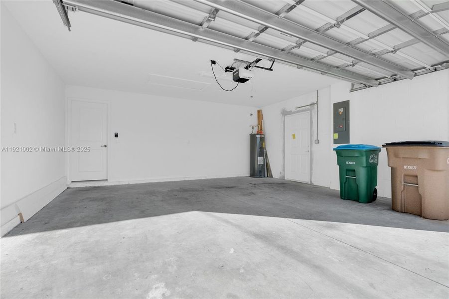 Spacious, unfurnished interior of a new home in , Cape Coral (Image 26). Spacious, unfurnished interior of a new home in , Cape Coral (Image 26).