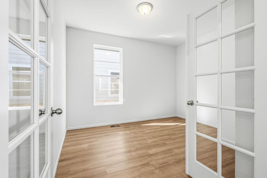 Spacious, unfurnished interior of a new home in Legato, Commerce City (Image 7).