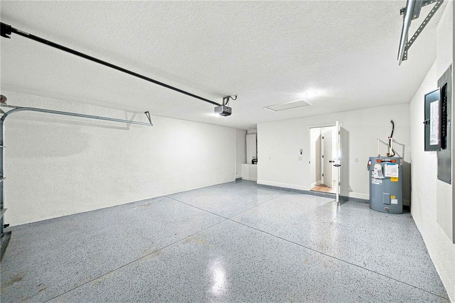 Spacious, unfurnished interior of a new home in , Ocala (Image 24).