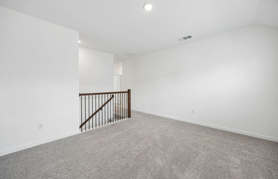 Spacious, unfurnished interior of a new home in Ellerden, Tomball (Image 25).