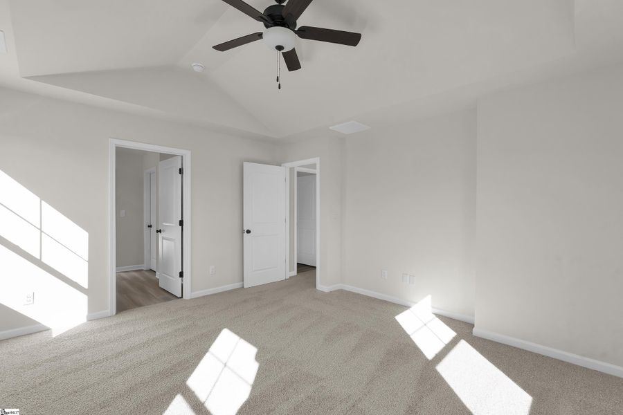Spacious, unfurnished interior of a new home in Lynbrook, Boiling Springs (Image 25).