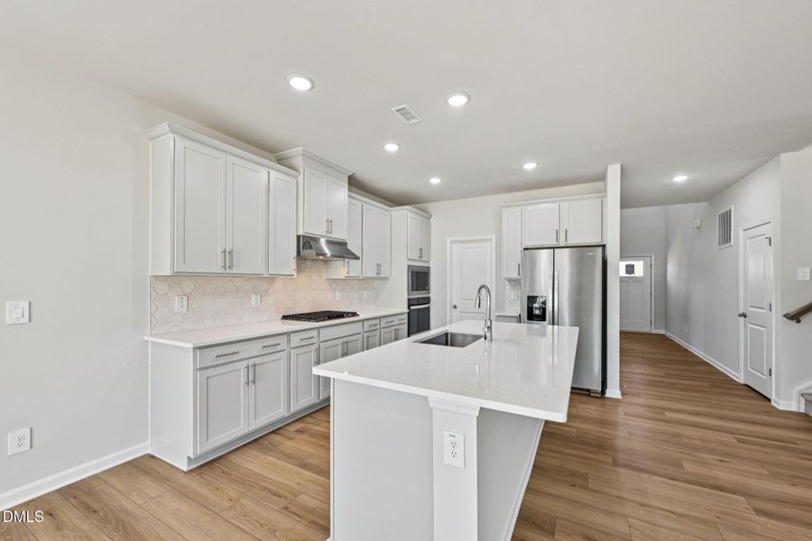 12-web-or-mls-Raleigh - Oak Manor - 537