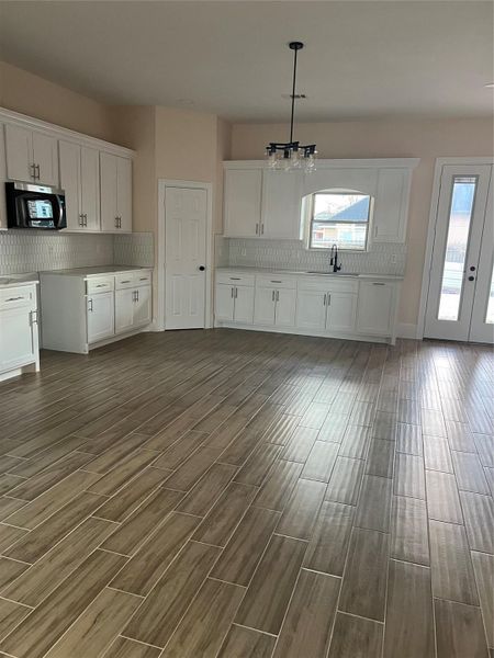 Spacious, unfurnished interior of a new home in , Houston (Image 6).