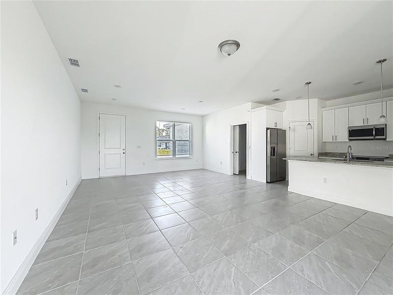 Spacious, unfurnished interior of a new home in , Ocala (Image 28).