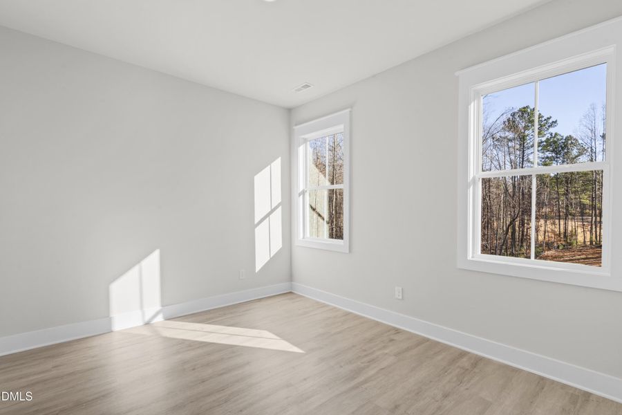 Secondary Bedroom - DSC04779