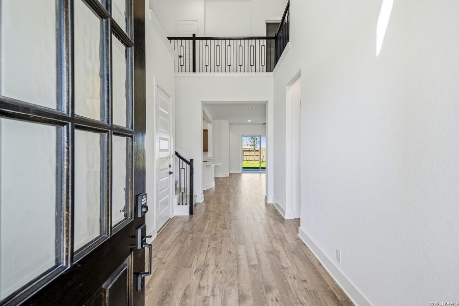 Spacious, unfurnished interior of a new home in Prominence Urban, San Antonio (Image 35).