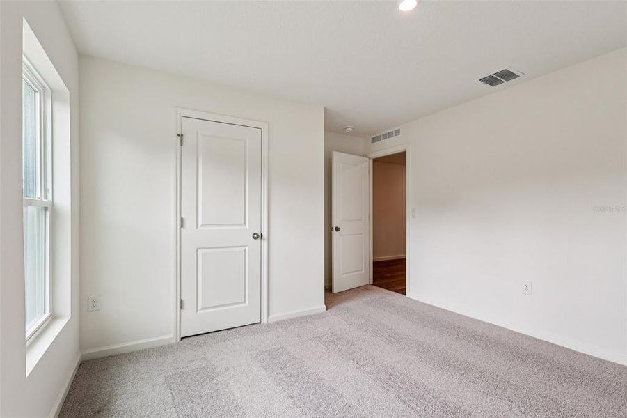 Spacious, unfurnished interior of a new home in Palm Bay Classic, Palm Bay (Image 32).