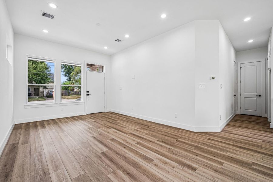 Spacious, unfurnished interior of a new home in , Houston (Image 20).