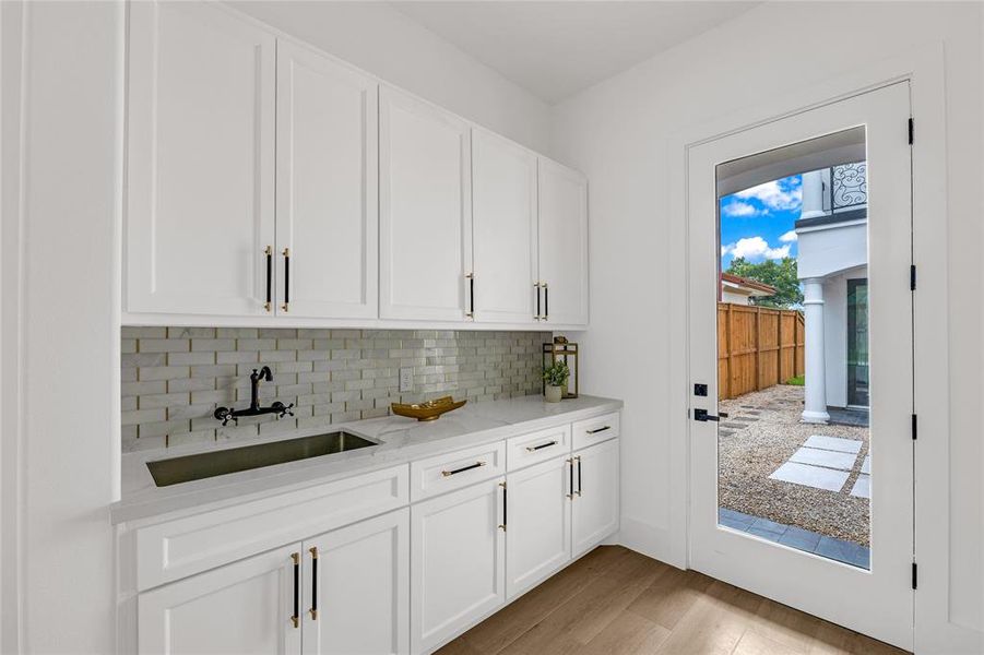 Private entry into the casita with wet bar and sitting area directly across Private entry into the casita with wet bar and sitting area directly across