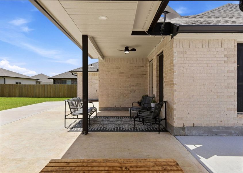 Exterior details and patio area of a home in Pedregal, Dickinson (Image 26).