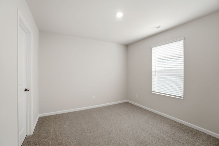 Spacious, unfurnished interior of a new home in Waxhaw Landing, Monroe (Image 25).