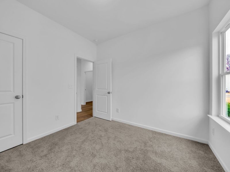 Spacious, unfurnished interior of a new home in Cantigny Park, Clarksville (Image 28).