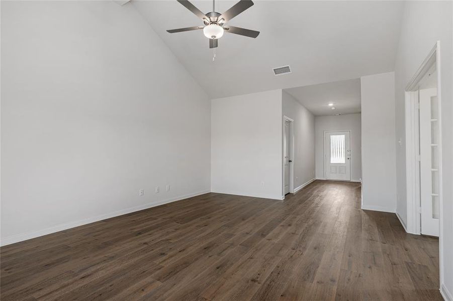 Spacious, unfurnished interior of a new home in Vista West, Fort Worth (Image 8).