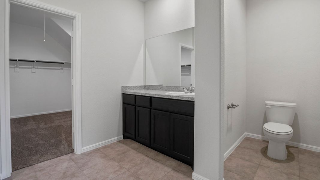 Representative furnished interior of a home built from the Ozark by D.R. Horton in Saratoga, Granbury (Image 9).