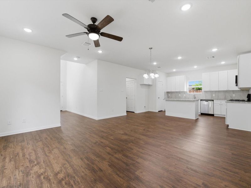 Spacious, unfurnished interior of a new home in , Houston (Image 24).