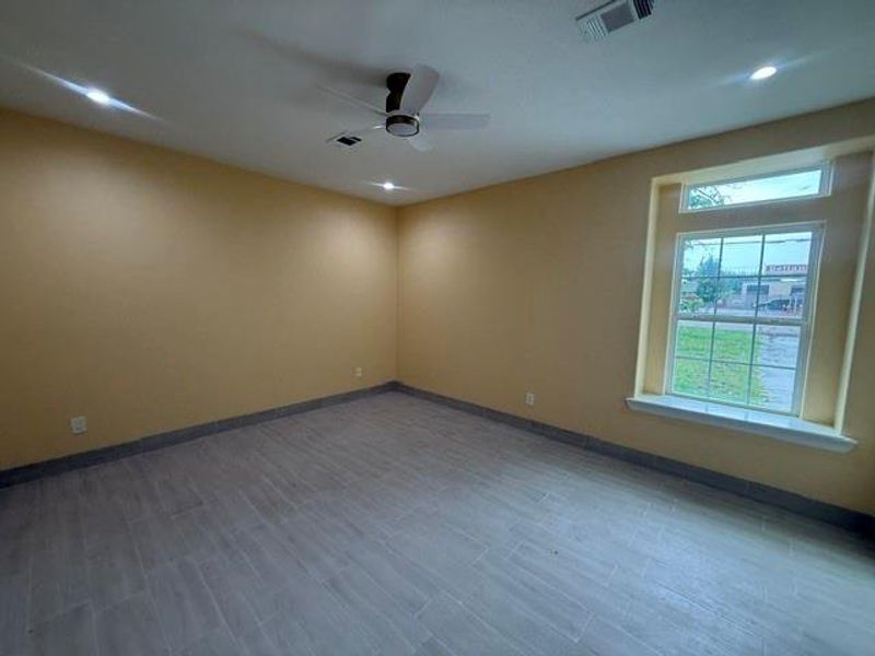 Spacious, unfurnished interior of a new home in , Pasadena (Image 11).