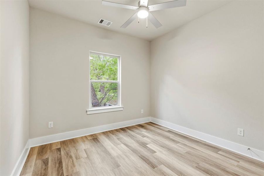 Spacious, unfurnished interior of a new home in , Sherman (Image 34).