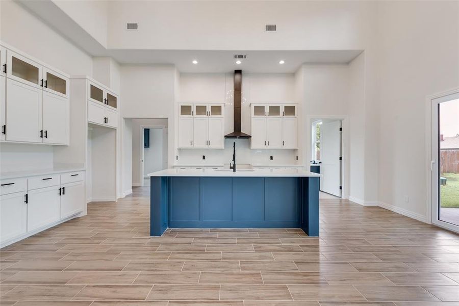Furnished interior view inside a new home in , Waxahachie (Image 9).