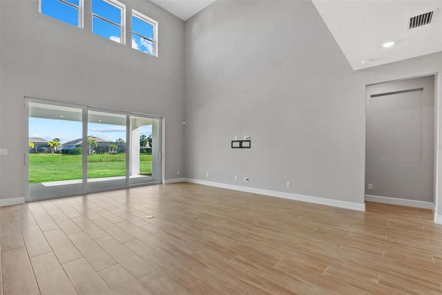 Spacious, unfurnished interior of a new home in Park East at Azario, Bradenton (Image 55). Spacious, unfurnished interior of a new home in Park East at Azario, Bradenton (Image 55).