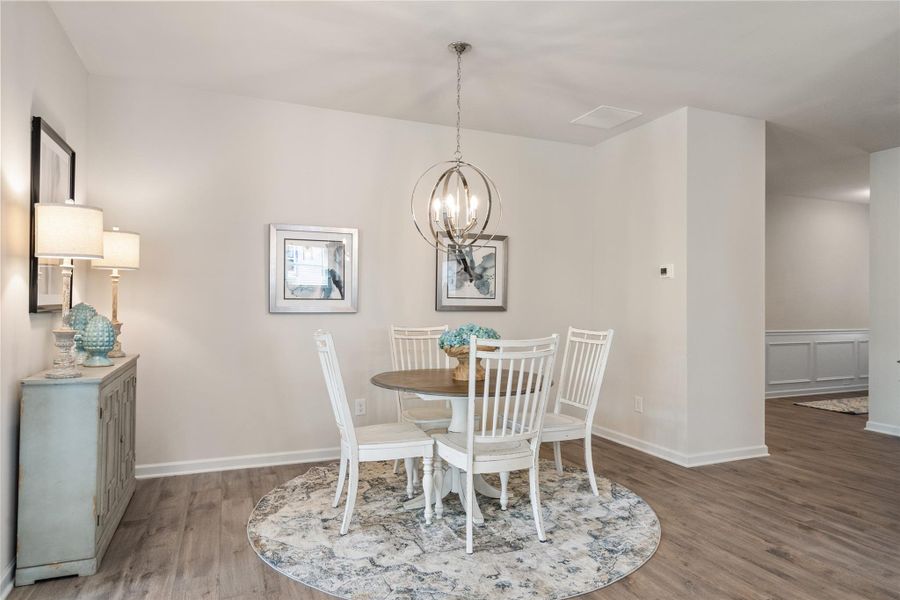 The Pearson- Dining Area. Sample image for illustration; upgrades, options, and colors may vary.