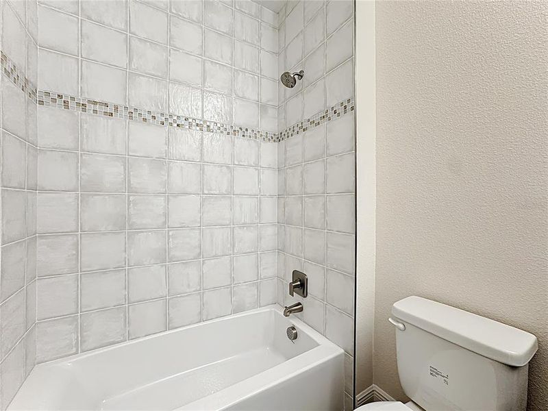 Furnished interior view inside a new home in , Orlando (Image 14).