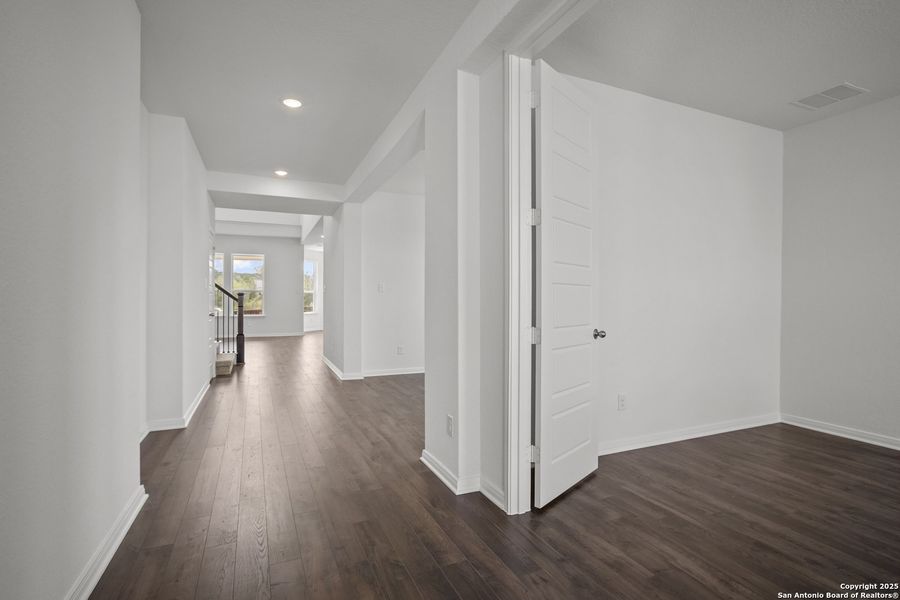 Spacious, unfurnished interior of a new home in Homestead, Schertz (Image 31).