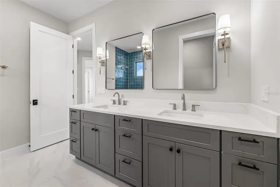Furnished interior view inside a new home in , Orlando (Image 9).