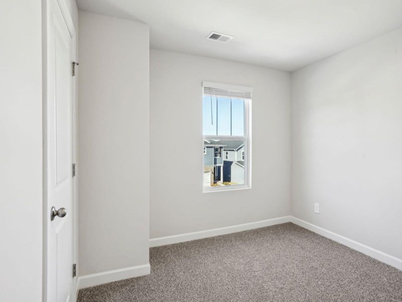 Spacious, unfurnished interior of a new home in Creek Ridge - Heritage Collection, Spartanburg (Image 11).